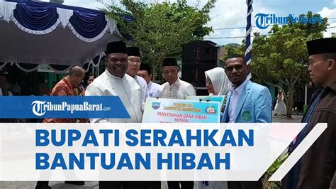 Bupati Hermus Indou Serahkan Bantuan Hibah Untuk Belasan Masjid Dan