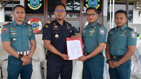 Tim Gabungan Tni Al Berhasil Gagalkan Penyelundupan Pakaian Bekas Dari