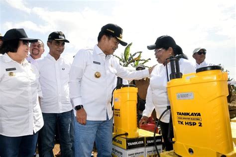 Bupati Karo Dampingi Pj Gubernur Sumut Tanam Cabai Dan Serahkan Bantuan