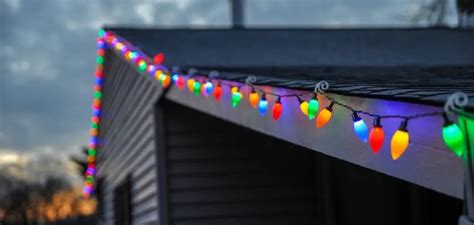 How to Connect Outdoor Christmas Lights With Extension Cord