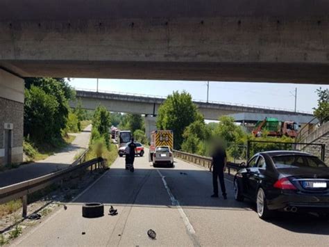 Eil Unfall Bei Karlsruhe Drei Autos Ineinander Gekracht Mehrere