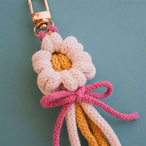 Tutorial Cómo hacer un llavero de flor de macramé Makramee diy