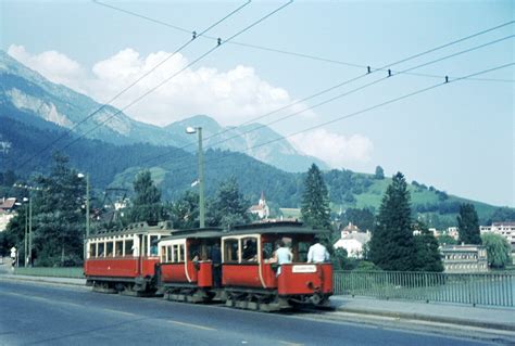 Straßenbahn Innsbruck Zug der Linie 4 nach Solbad Hall auf der