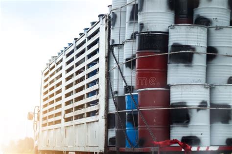 Camions Transportant Des Produits Chimiques Dangereux Sur La Route