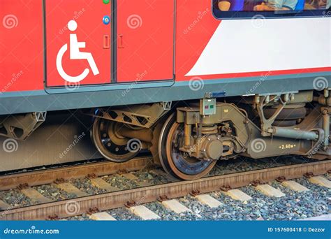 Tren De Transporte Urbano De Pasajeros Con Puerta Y Letrero Un Coche