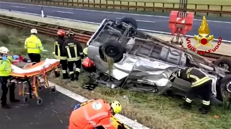 Tragedia Sull A22 Tir Travolge Furgone 2 Morti Chronist