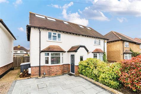 Molesey Road Hersham Surrey Kt12 3 Bed Semi Detached House For Sale