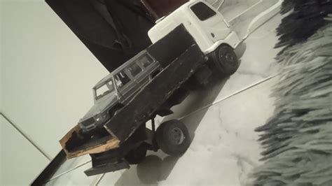 mostrando minha miniatura Mercedes Accelo branco feliz ãno novo a todo