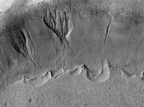 HiRISE HiPOD 4 Apr 2024