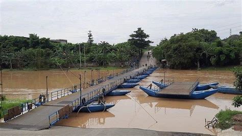 Sosok Haji Endang Pemilik Jembatan Perahu Di Karawang Yang Beromzet Rp