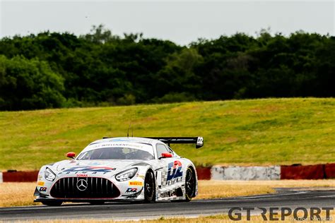 British Gt Snetterton Gounon Sets Record Pace In Fp Mitchell Tops