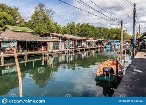 Typical Thai Fishing Village Stock Image Image Of Shacks Thai 261645195