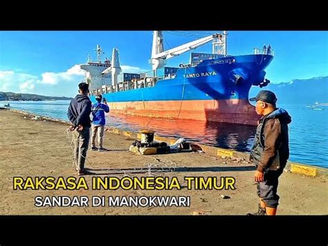 Kegiatan Bongkar Muat Kontainerkm Tanto Raya Di Pelabuhan Manokwari