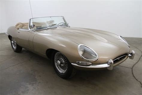 Jaguar Xke Roadster Golden Sand Manual Wire Wheels Covered