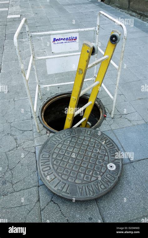 Manhole Worker Hi Res Stock Photography And Images Alamy