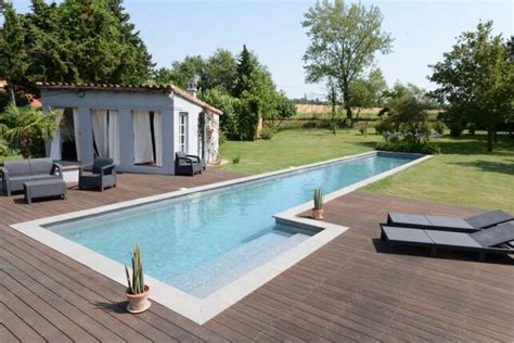 Le Couloir De Nage Une Piscine Aux Grandes Dimensions