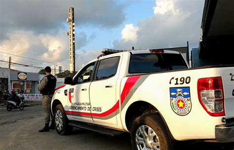 Homem Tenta Fugir De Abordagem Policial E Preso Kg De Maconha