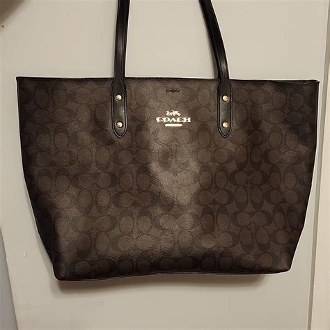 Coach Signature Town Tote Gem