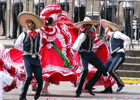 Traditional Mexican Clothing: Mexico's Prettiest Outfits Revealed