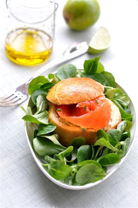 Brioche à la crème d avocat et au saumon fumé pour une entrée express