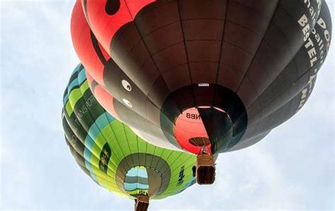 Two Hot Air Balloon In The Sky Online Jigsaw Puzzles