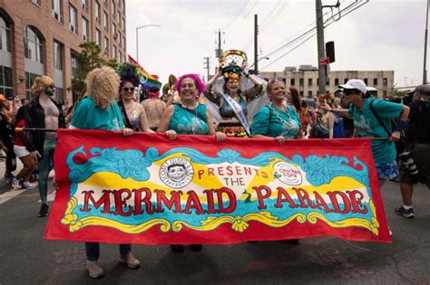 41st Annual Coney Island Mermaid Parade 29 Pics