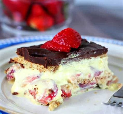 Banana Split Eclair Cake The Baking ChocolaTess