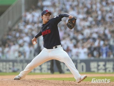 롯데 이민석 팔꿈치 인대 손상2차 검진 예정 포수 지시완 좌측 내복사근 2도 파열 부상 Mlbpark