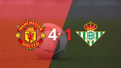 Manchester United logró una goleada que ilusiona