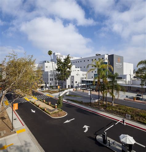 Glendale Memorial Hospital Laurel Street Entrance