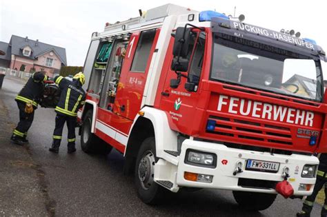 Feuerwehr Bei Chlorgasaustritt In Pucking Im Einsatz