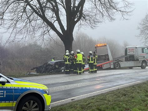 FW SE Schwerer Verkehrsunfall Mit Todesfolge Auf Der Bundesstr 4