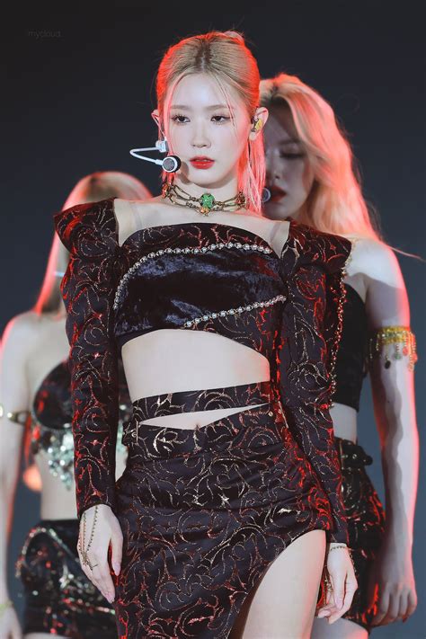 230107 Miyeon : r/miyeon