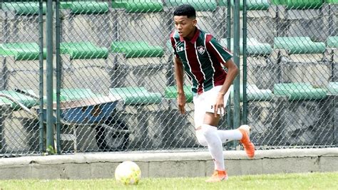 Fluminense Assina Primeiro Contrato Profissional Volante Erick Do