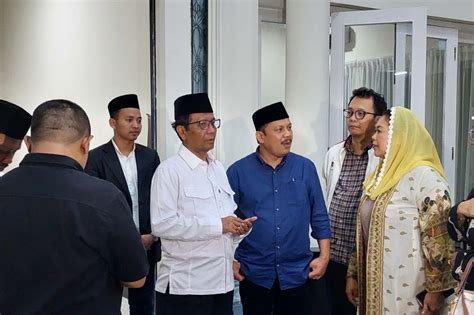 Pendukung Ganjar Mahfud Hadiri Pengajian Kebangsaan Di Posko Teuku Umar