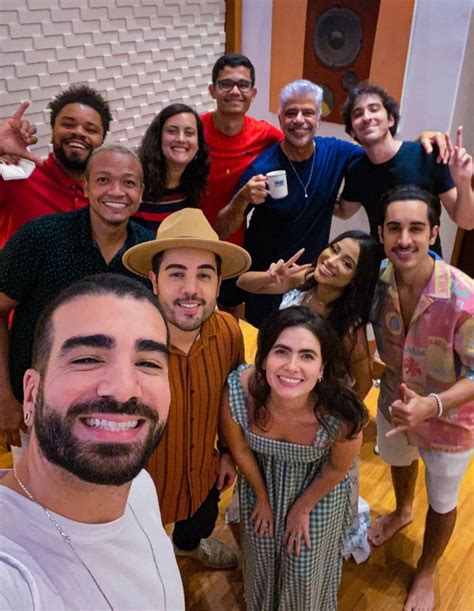 Clebson Teixeira Faz Anos E Ganha Festa Surpresa Do Marido Lulu