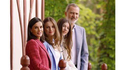 Las Emotivas Fotos De Los Reyes Felipe Y Letizia Con Sus Hijas Leonor Y