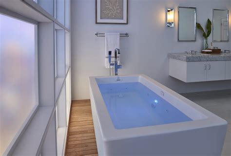 Bianca Freestanding Whirlpool Tub | For Residential Pros