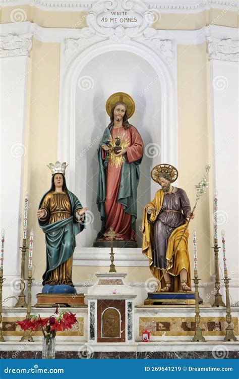 Lacco Ameno Statue Della Sacra Famiglia Nella Chiesa Di Santa Maria