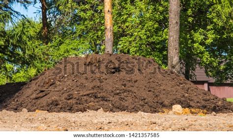 406 Topsoil Pile Images Stock Photos And Vectors Shutterstock