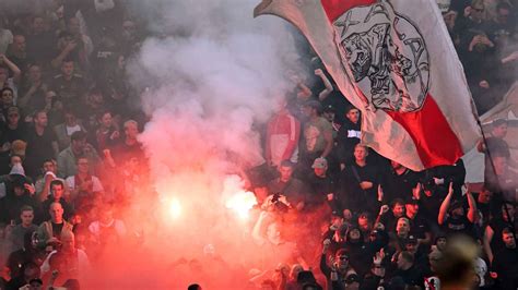 Se Suspende El Partido Entre El Ajax Y El Feyenoord Debido Al