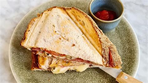 Panini Met Salami En Brie Simpele Recepten