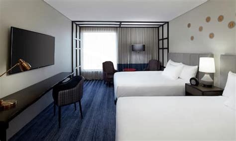 Montreal Hotel Rooms at DoubleTree Complexe Desjardins