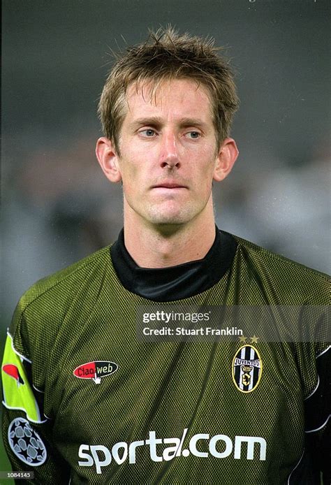 headshot  edwin van der sar  juventus   uefa champions