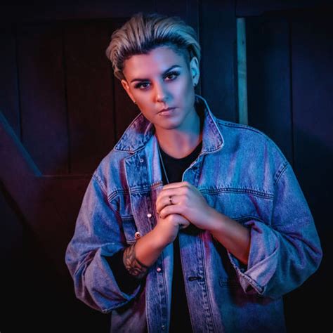 Christina Novelli Albums Chansons Playlists À écouter Sur Deezer