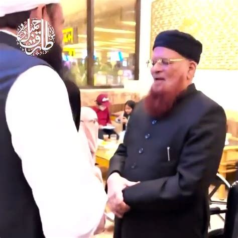 Mufti Taqi Usmani And Molana Tariq Jameel Sahab Met At Karachi Airport