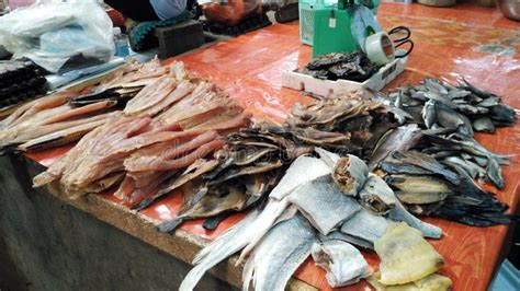 Wet Market In Siem Reap Stock Image Image Of Asia Crowd 76072721