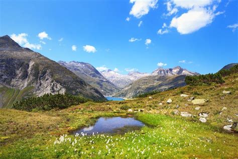 De refuge en refuge les plus beaux itinéraires de randonnée de