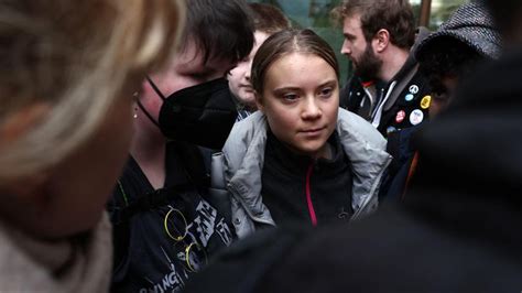 Greta Thunberg Devant La Justice Londonienne Après Son Arrestation Lors