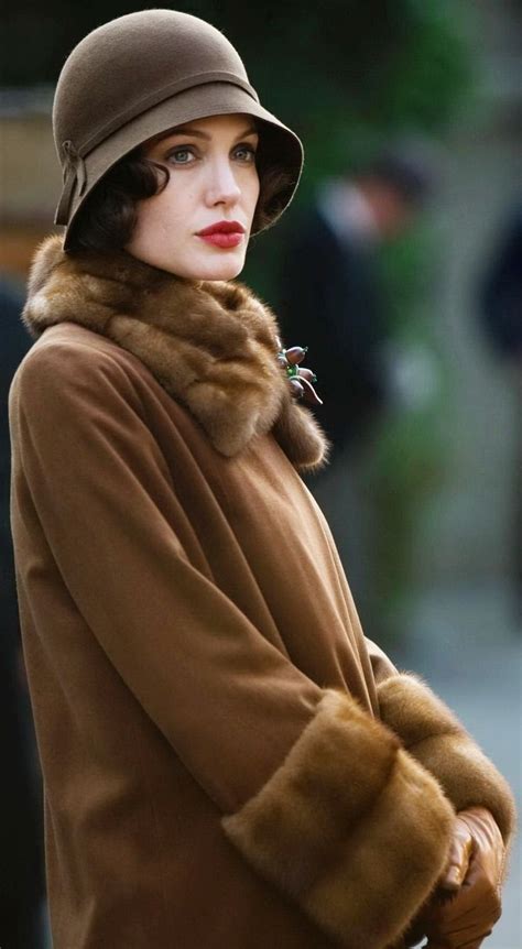 Pin By Grazi Sem Cau On Angelina Jolie Winter Hats Fashion